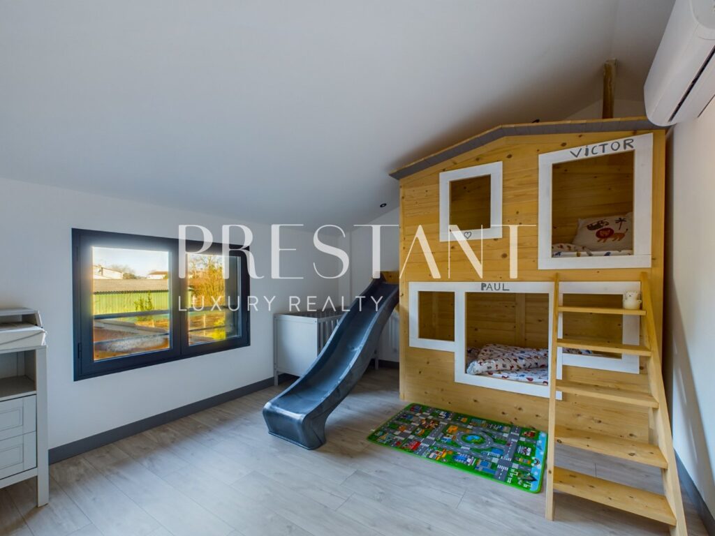 Maison – 4 pièces – 3 chambres – 8  – 150 m²