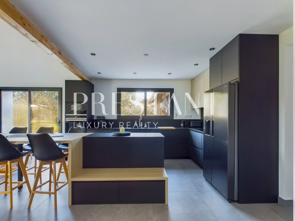 Maison – 4 pièces – 3 chambres – 8  – 150 m²