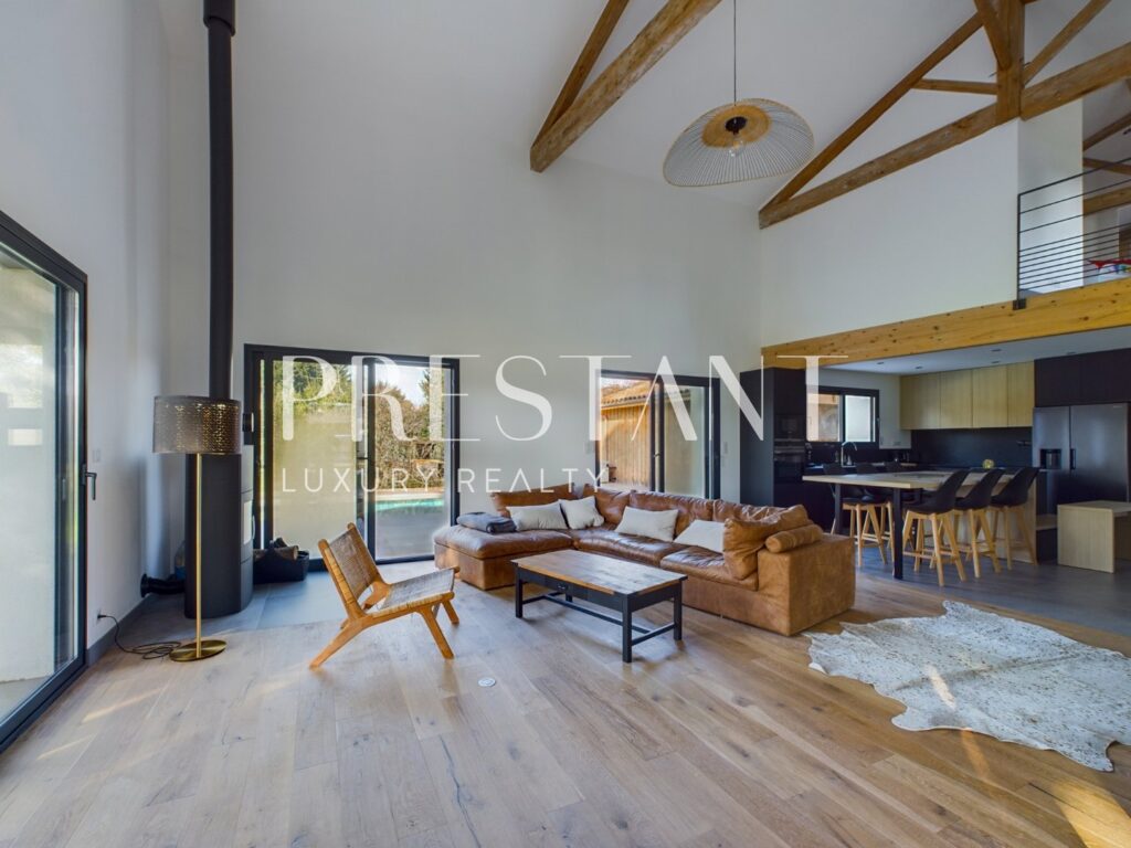 Maison – 4 pièces – 3 chambres – 8  – 150 m²