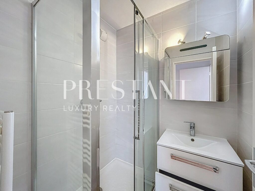 Appartement – 4 pièces – 3 chambres – 8  – 103 m²