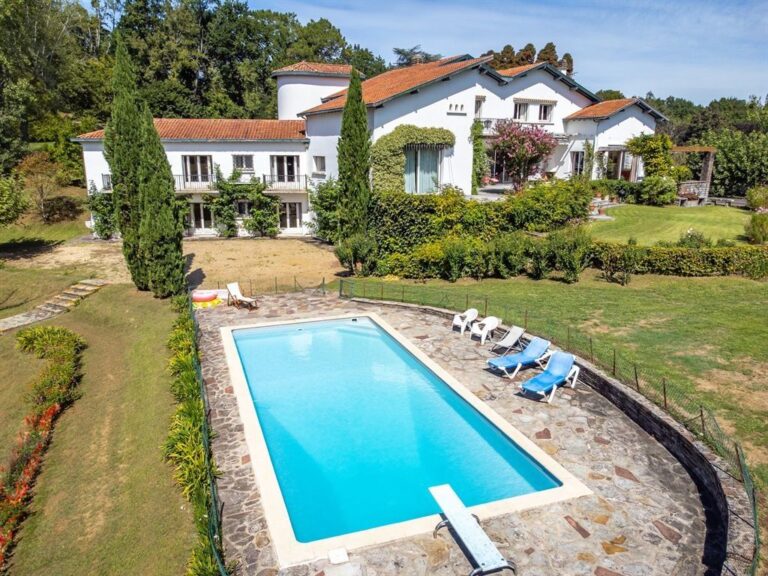 Domaine Golf de Chantaco – 15 pièces – 12 chambres – 1200 m²