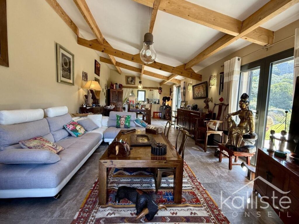 Deux maisons en parfait état au cœur du maquis avec piscine et vue mer – Propriano – 7 pièces – 4 chambres – 194 m²