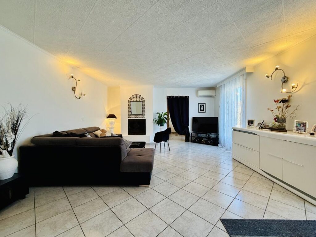 Maison familiale 5 chambres avec jardin et parking – Sarrola – 6 pièces – 5 chambres – 135 m²