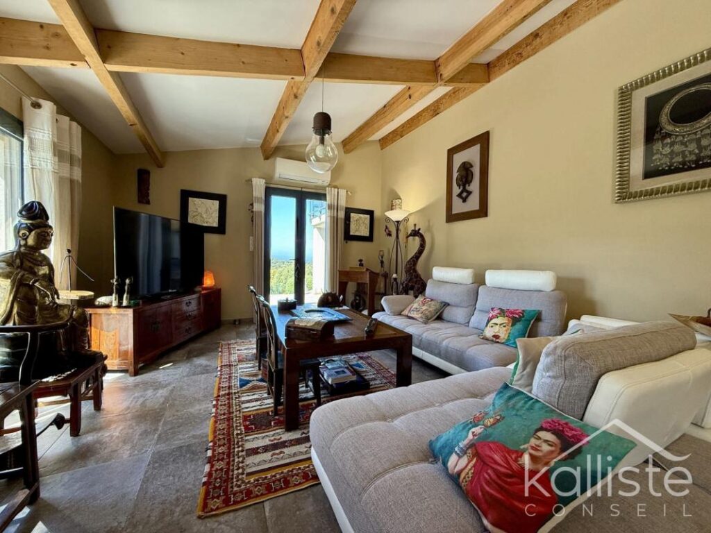 Deux maisons en parfait état au cœur du maquis avec piscine et vue mer – Propriano – 7 pièces – 4 chambres – 194 m²