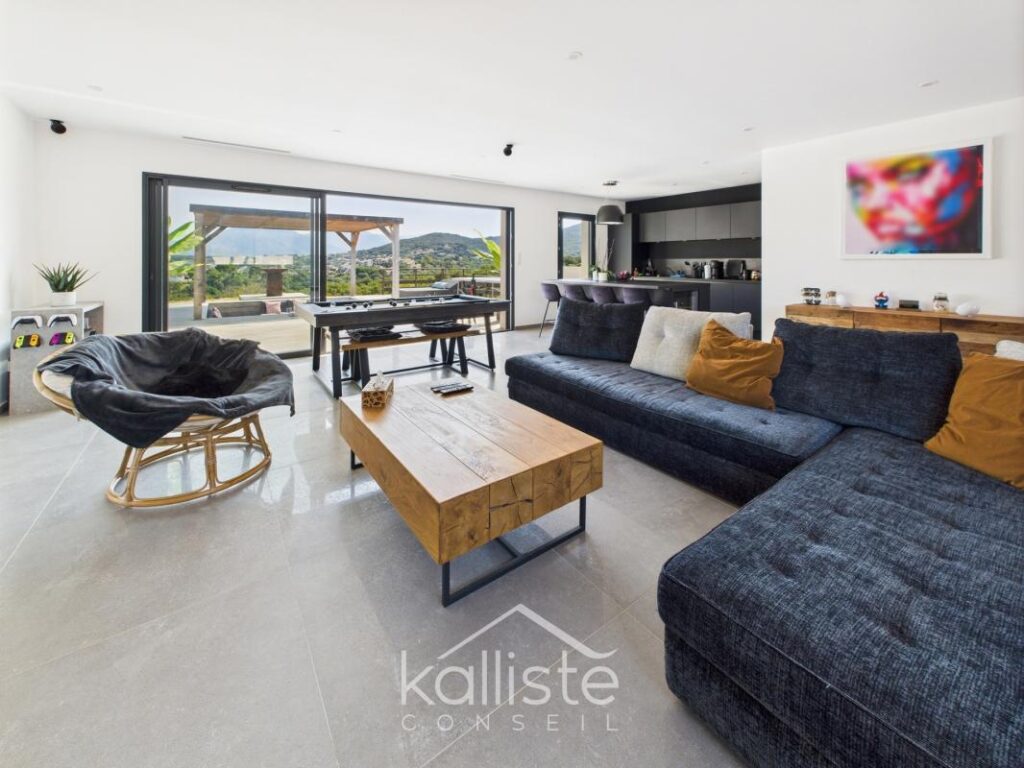 Porticcio – Maison récente avec T2 indépendant et terrasse panoramique – 6 pièces – 4 chambres – 166 m²