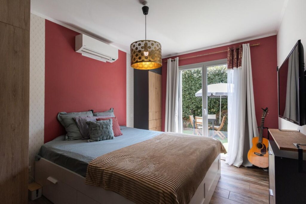 Rare à la vente – Maison contemporaine avec 3 duplex indépendants à PERI – 12 pièces – 7 chambres – 358 m²