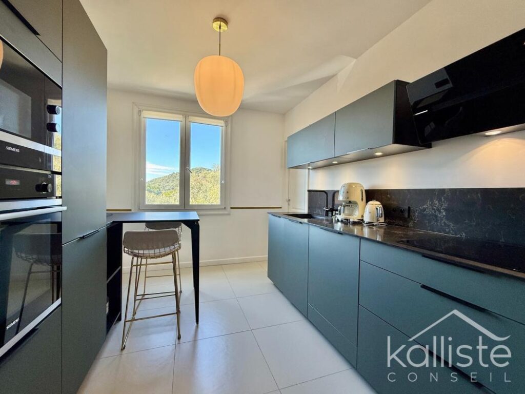 T3 lumineux avec vue mer et citadelle – Quartier Balestrino, Ajaccio – 3 pièces – 2 chambres – 79 m²