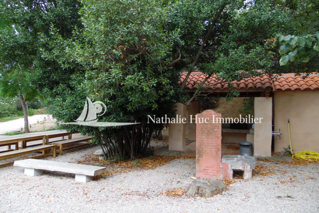 vente propriété 4 Pièce(s) – 4 pièces – 3 chambres – 212.70 m²