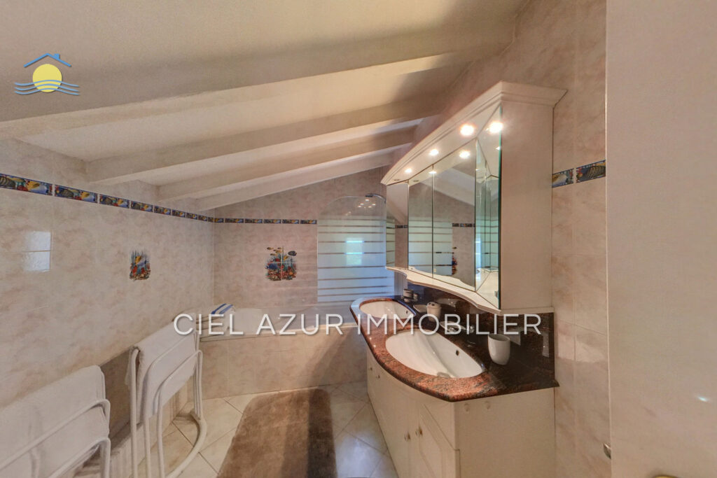 location saisonnière villa – NR pièces – 4 chambres – 140.00 m²