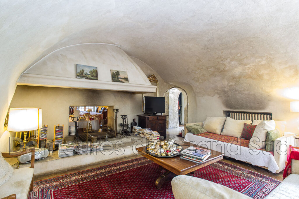 Ancien relais de chasse – NR pièces – NR chambres – 900.00 m²