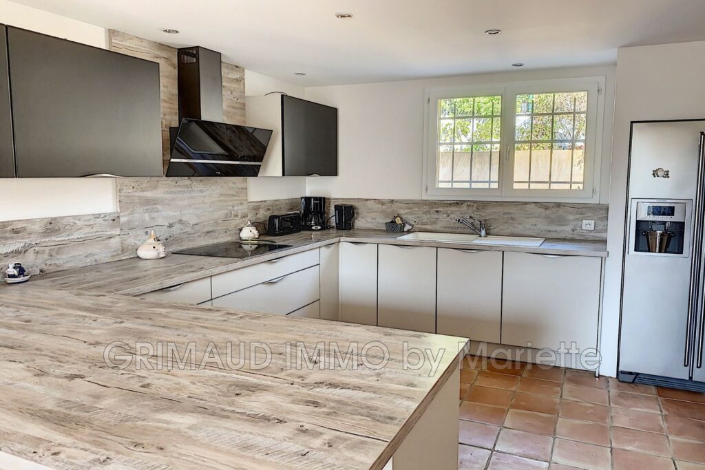 belle villa avec vue panoramique – 5 pièces – 4 chambres – 4  – 200.00 m²