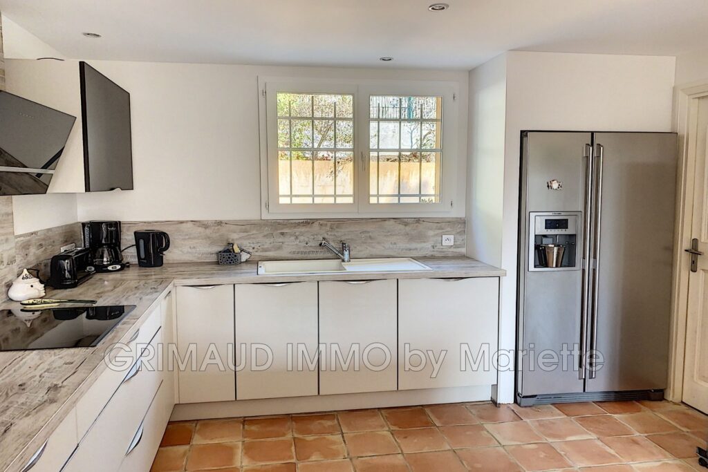 belle villa avec vue panoramique – 5 pièces – 4 chambres – 4  – 200.00 m²