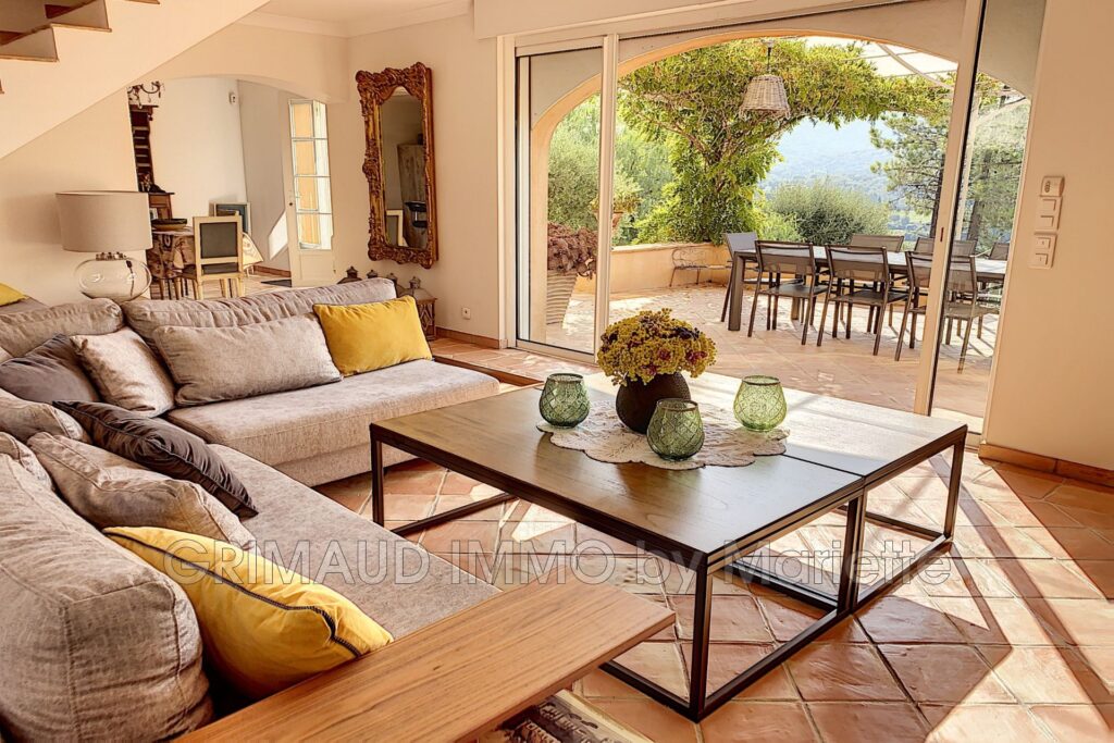 belle villa avec vue panoramique – 5 pièces – 4 chambres – 4  – 200.00 m²