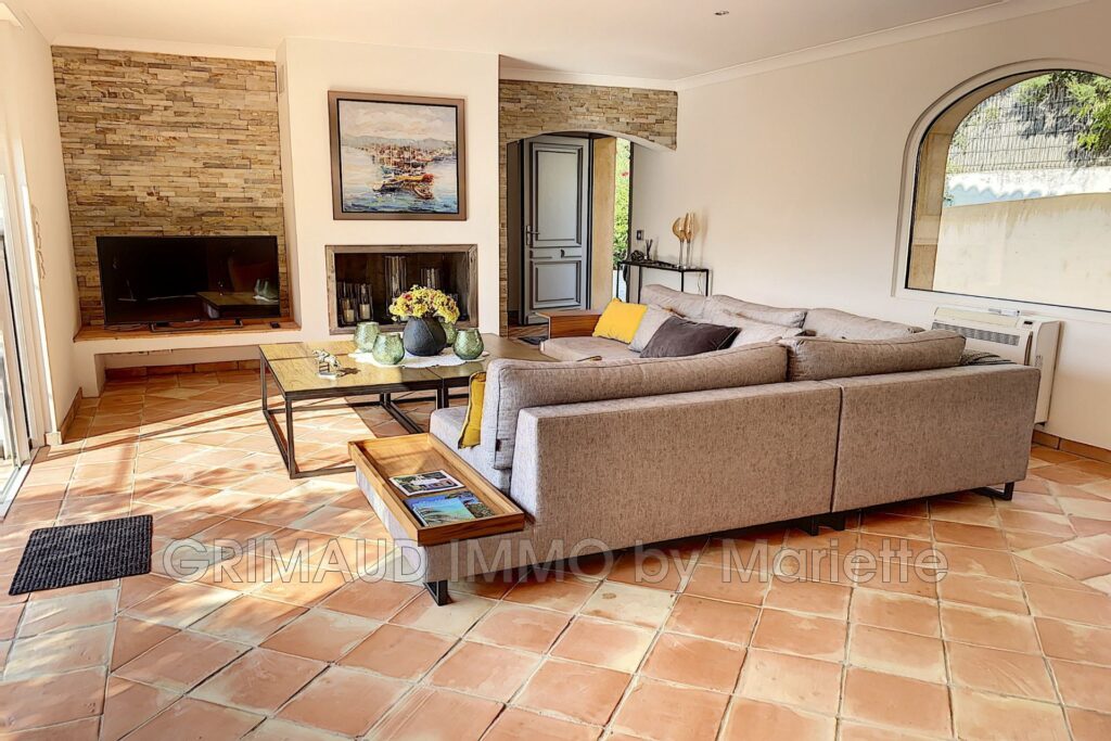 belle villa avec vue panoramique – 5 pièces – 4 chambres – 4  – 200.00 m²