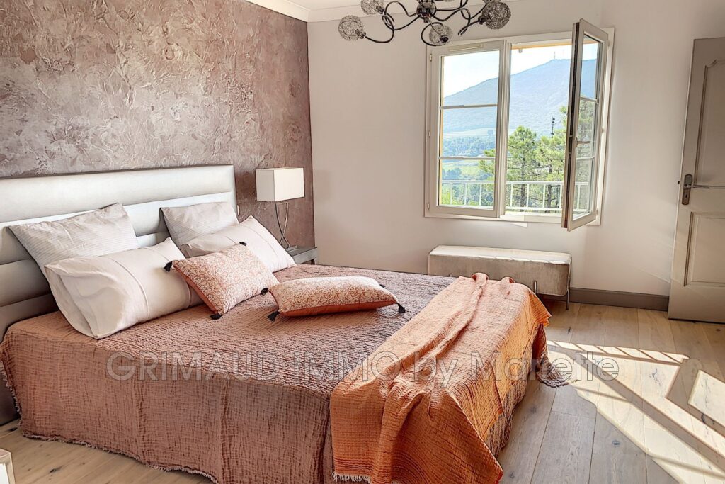 belle villa avec vue panoramique – 5 pièces – 4 chambres – 4  – 200.00 m²