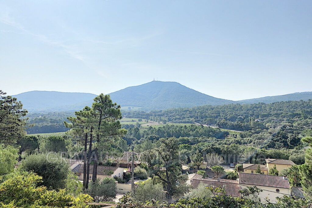 belle villa avec vue panoramique – 5 pièces – 4 chambres – 4  – 200.00 m²