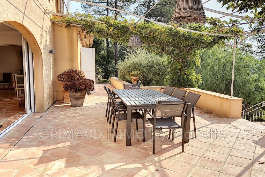 belle villa avec vue panoramique – 5 pièces – 4 chambres – 4  – 200.00 m²