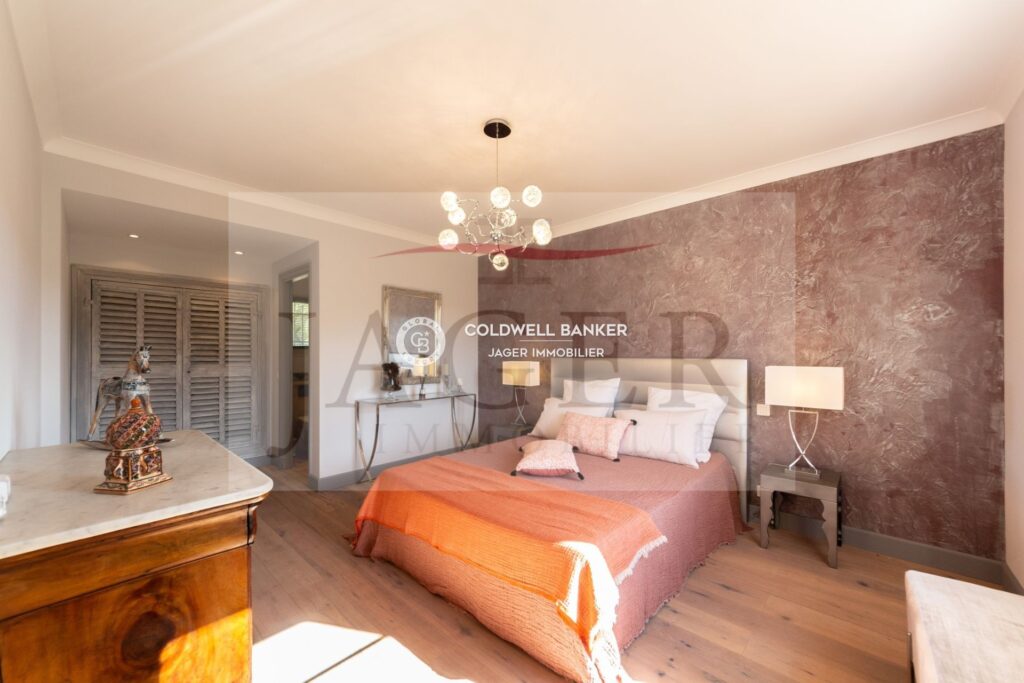 Proche village – Bastide provençale – 6 pièces – 4 chambres – 200.00 m²