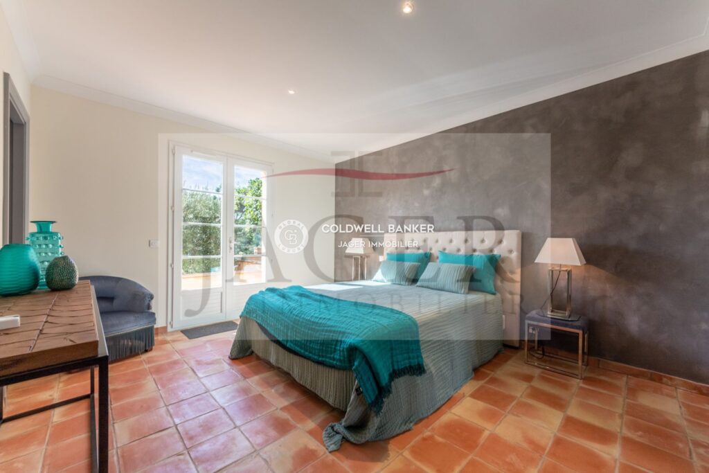 Proche village – Bastide provençale – 6 pièces – 4 chambres – 200.00 m²