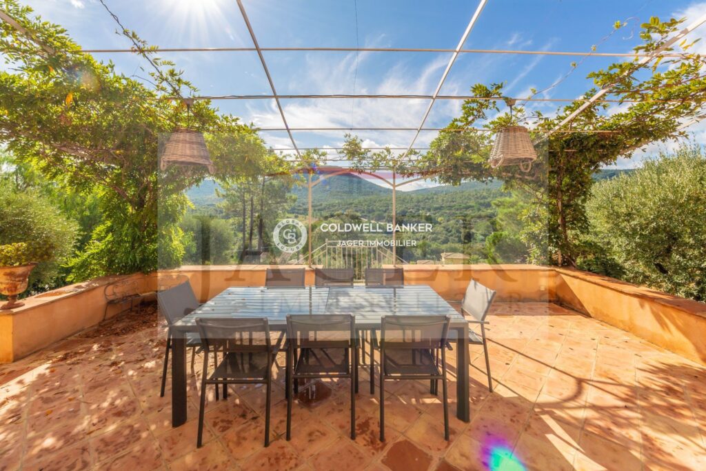 Proche village – Bastide provençale – 6 pièces – 4 chambres – 200.00 m²