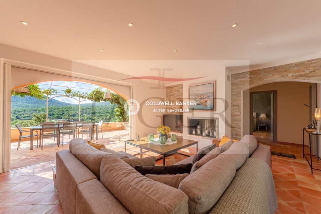 Proche village – Bastide provençale – 6 pièces – 4 chambres – 200.00 m²