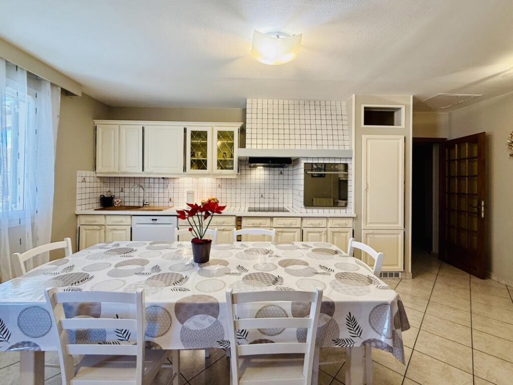 Maison familiale 5 chambres avec jardin et parking – Sarrola – 6 pièces – 5 chambres – 135 m²