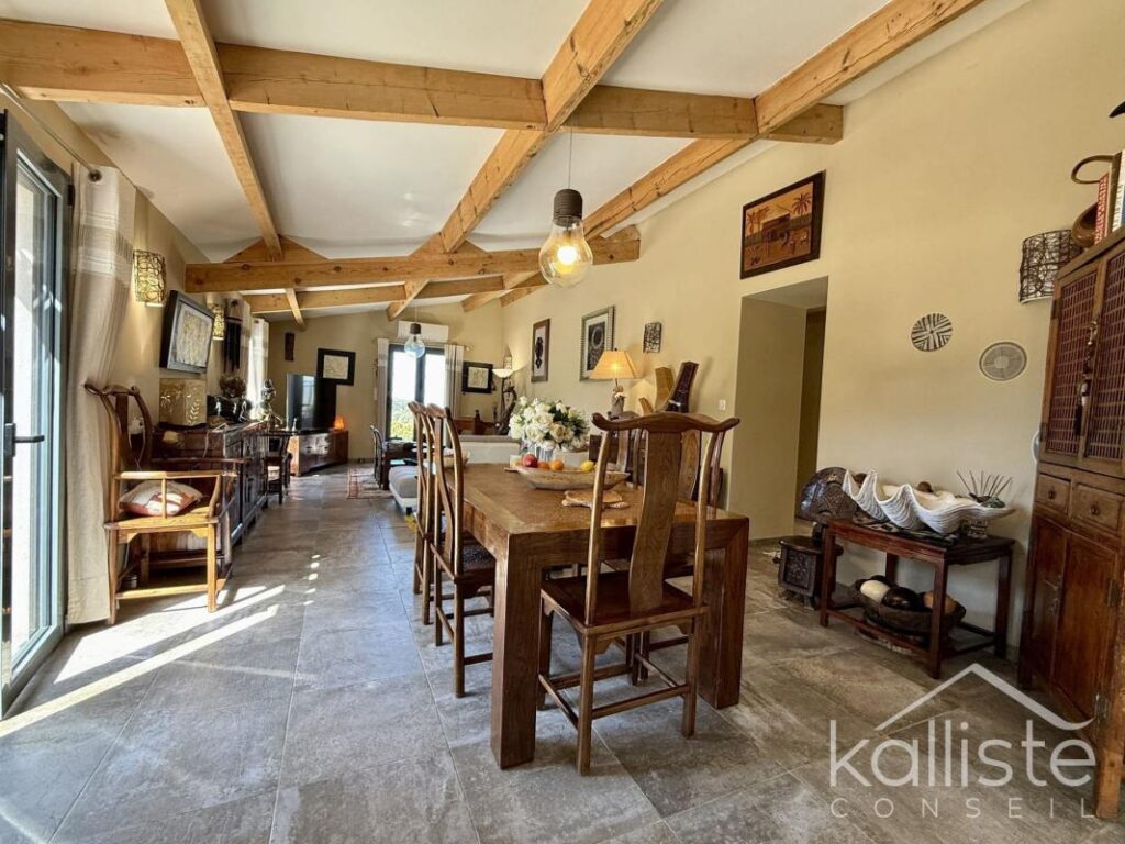 Deux maisons en parfait état au cœur du maquis avec piscine et vue mer – Propriano – 7 pièces – 4 chambres – 194 m²