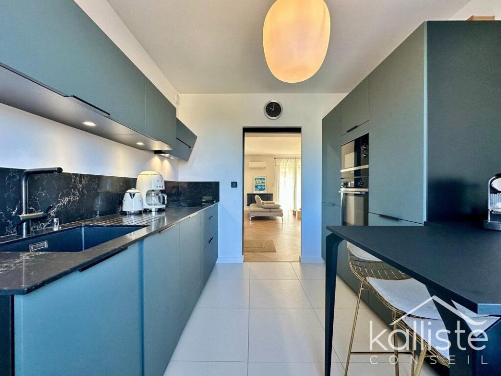 T3 lumineux avec vue mer et citadelle – Quartier Balestrino, Ajaccio – 3 pièces – 2 chambres – 79 m²