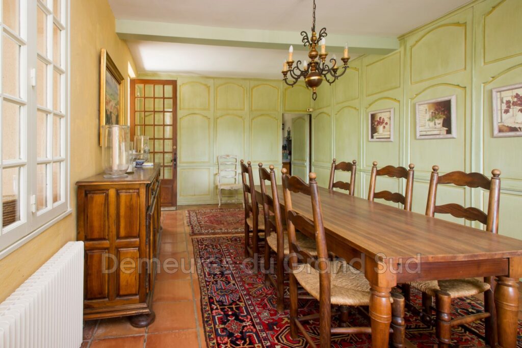 Dans son écrin de verdure, propriété avec vues dominantes – 10 pièces – 7 chambres – 365.00 m²