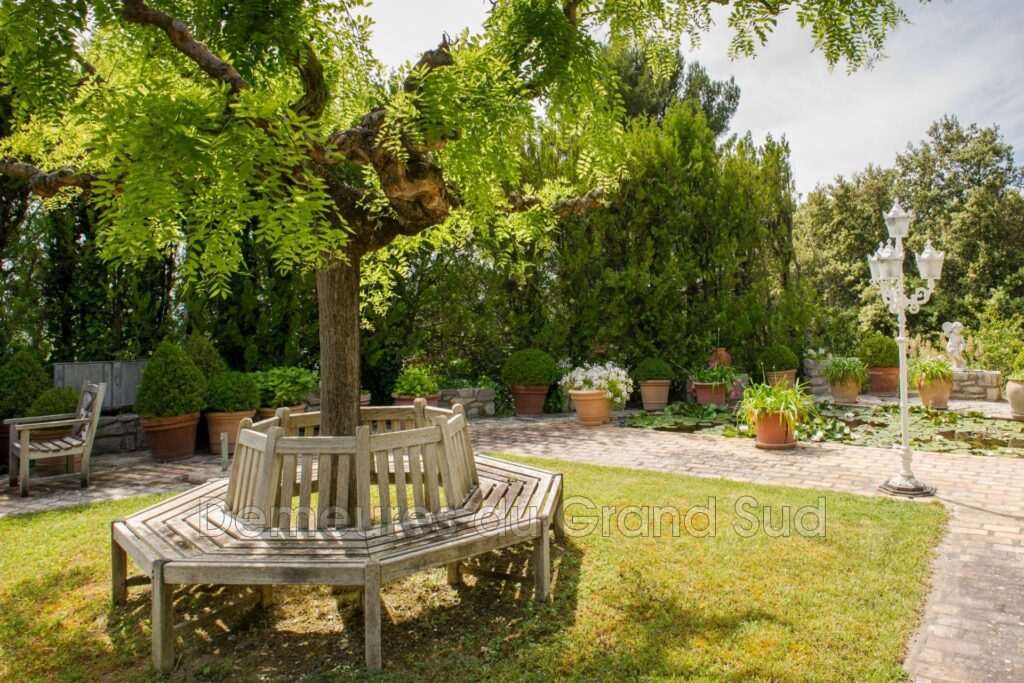 Dans son écrin de verdure, propriété avec vues dominantes – 10 pièces – 7 chambres – 365.00 m²