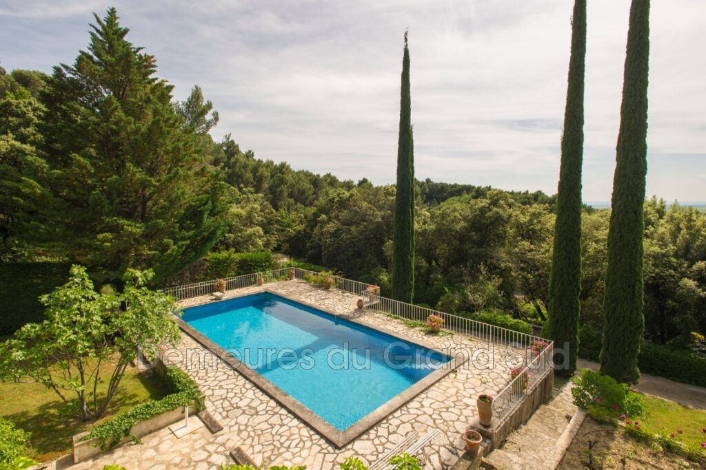 Dans son écrin de verdure, propriété avec vues dominantes – 10 pièces – 7 chambres – 365.00 m²