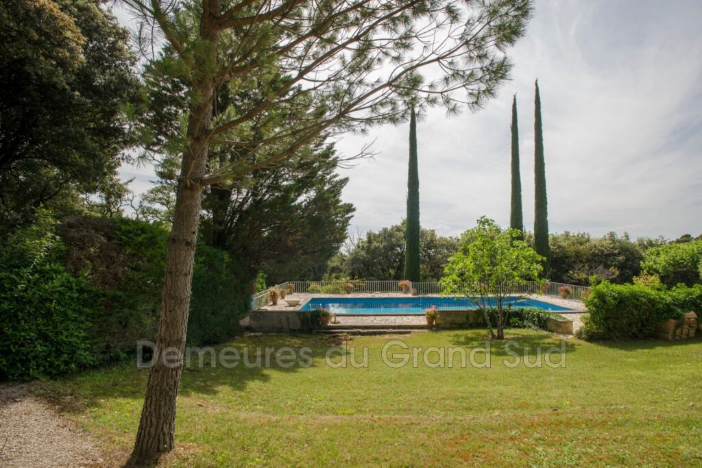 Dans son écrin de verdure, propriété avec vues dominantes – 10 pièces – 7 chambres – 365.00 m²