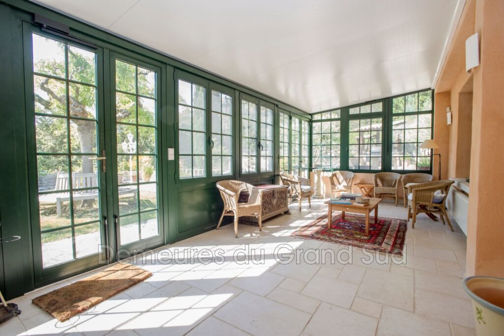 Dans son écrin de verdure, propriété avec vues dominantes – 10 pièces – 7 chambres – 365.00 m²