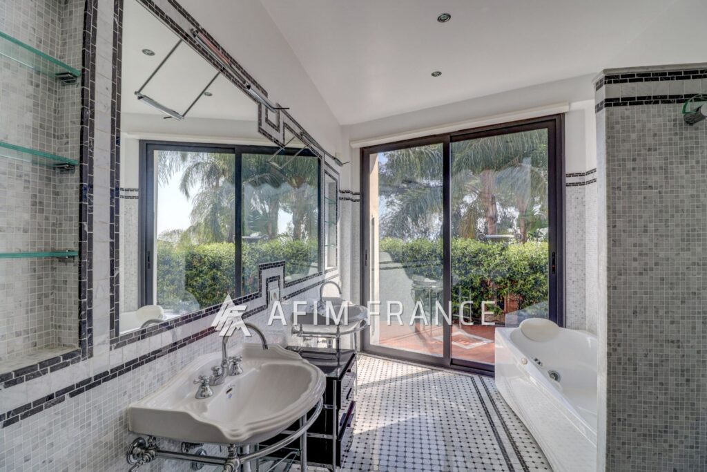 vente villa 7 Pièce(s) – 7 pièces – 6 chambres – 360.00 m²