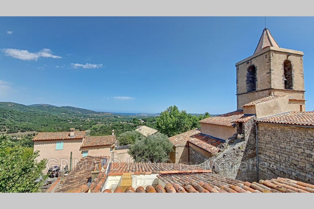 Maison de village avec vue mer – 14 pièces – 10 chambres – 400.00 m²