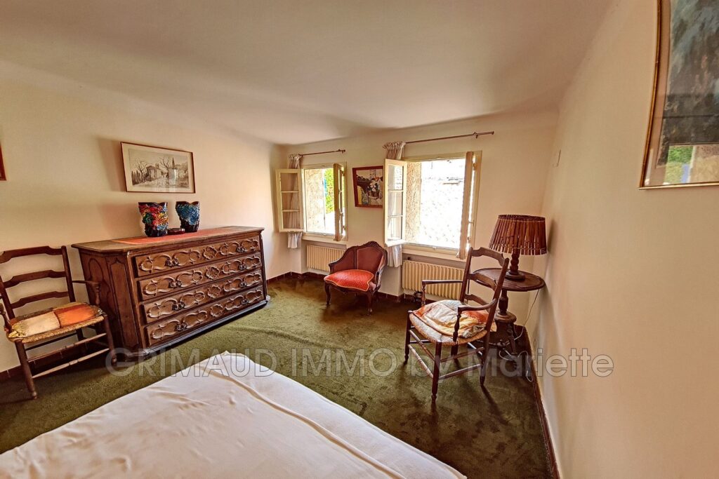 Maison de village avec vue mer – 14 pièces – 10 chambres – 400.00 m²