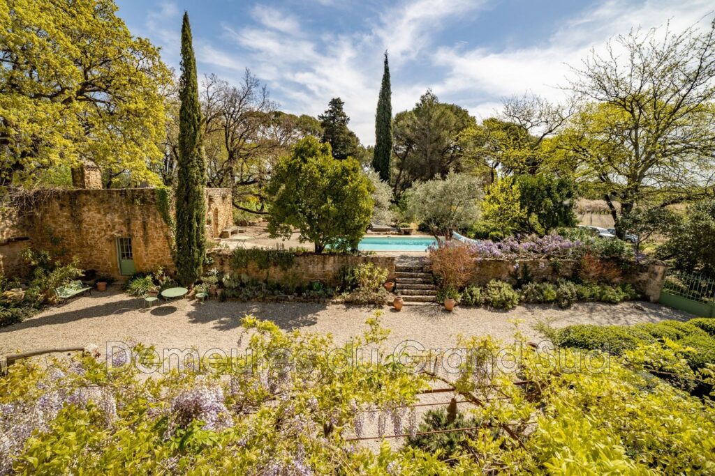 Bâtisse historique XVIII – XIXème siècle – 12 pièces – 6 chambres – 450.00 m²