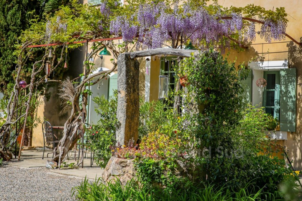 Bâtisse historique XVIII – XIXème siècle – 12 pièces – 6 chambres – 450.00 m²