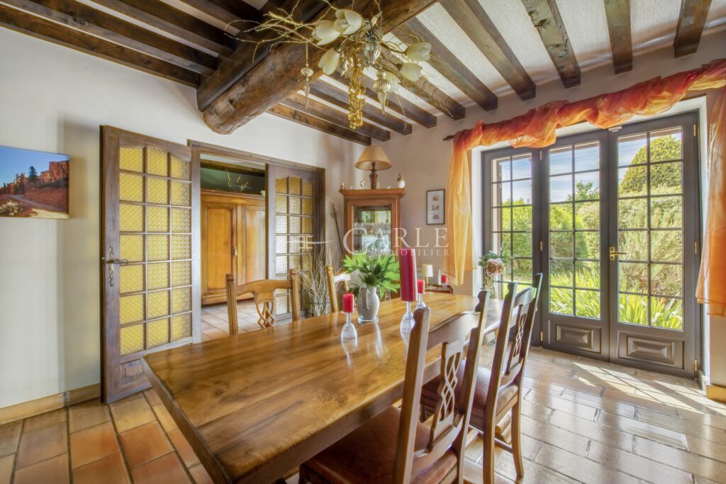 À quelques pas du parc de Mathan et son étang, ancien corps de – 8 pièces – 4 chambres – 238.00 m²