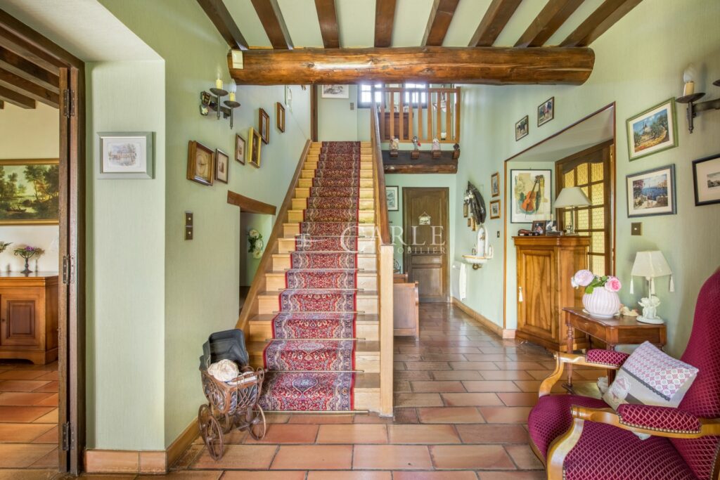 À quelques pas du parc de Mathan et son étang, ancien corps de – 8 pièces – 4 chambres – 238.00 m²