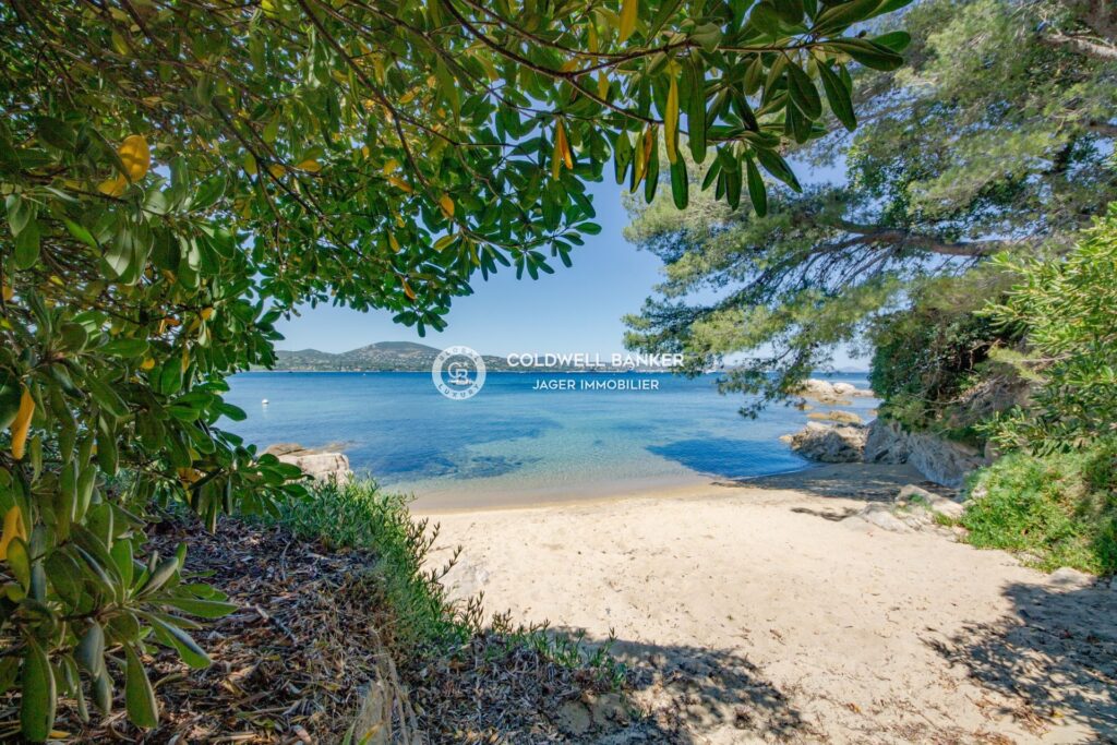 Aux portes de Saint-Tropez, propriété rénovée avec sa petite p – 5 pièces – 4 chambres – 4  – 200.00 m²