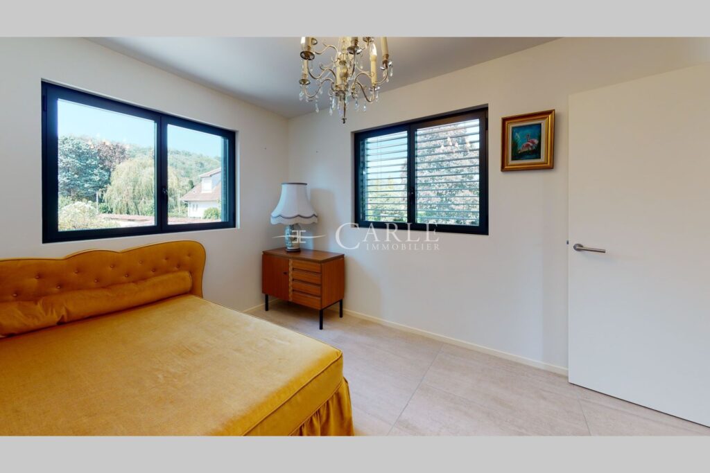 Villa atypique aux surfaces exceptionnelles – piscine intérieu – 10 pièces – 6 chambres – 255.00 m²