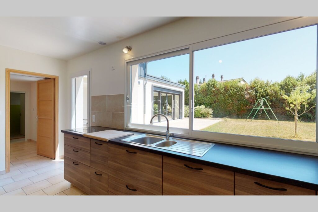 Villa atypique aux surfaces exceptionnelles – piscine intérieu – 10 pièces – 6 chambres – 255.00 m²