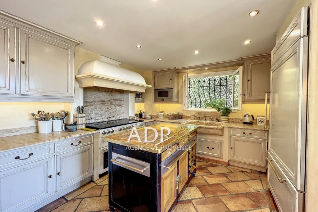 vente propriété 8 Pièce(s) – 8 pièces – 6 chambres – 300.00 m²