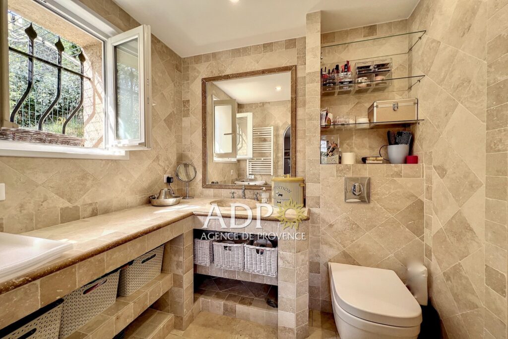 vente propriété 8 Pièce(s) – 8 pièces – 6 chambres – 300.00 m²