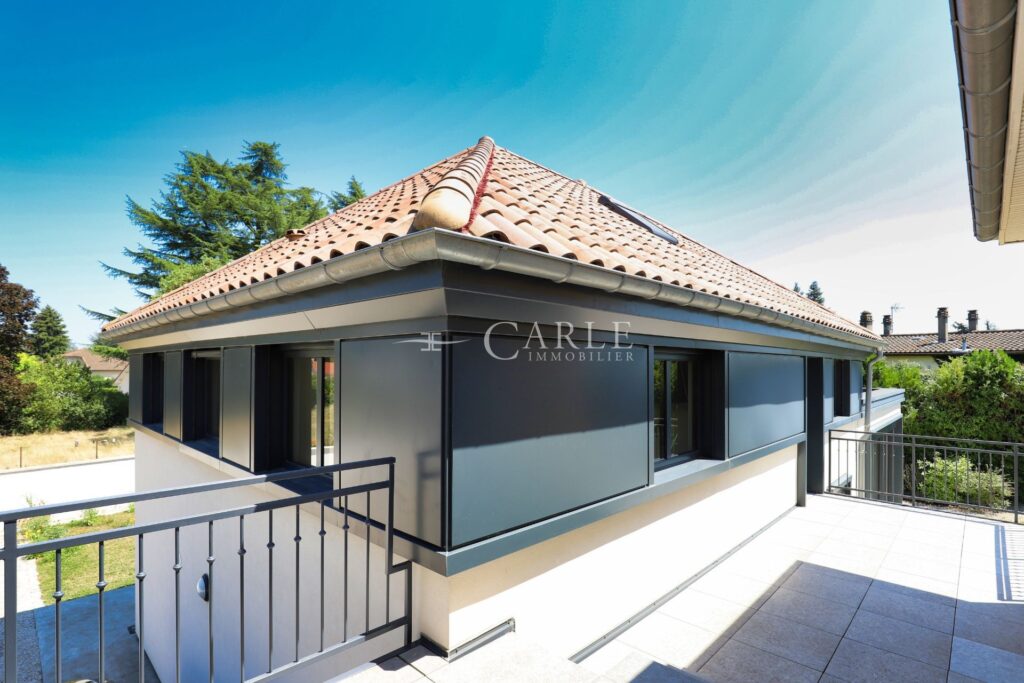 Villa atypique aux surfaces exceptionnelles – piscine intérieu – 10 pièces – 6 chambres – 255.00 m²