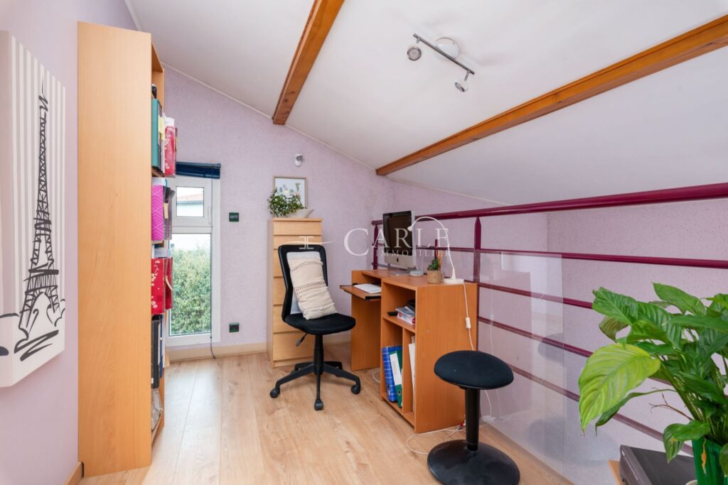 Villa d’architecte d’exception en fond d’impasse avec piscine  – 9 pièces – 5 chambres – 207.00 m²