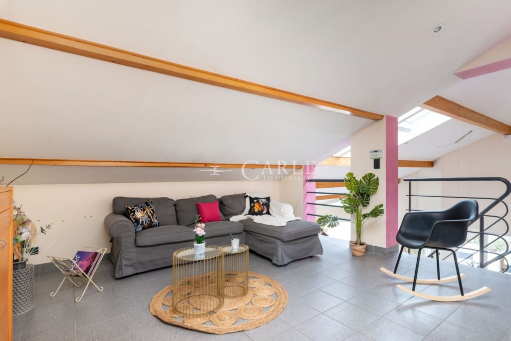 Villa d’architecte d’exception en fond d’impasse avec piscine  – 9 pièces – 5 chambres – 207.00 m²