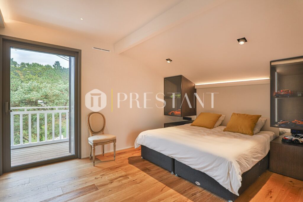 Propriété – 11 pièces – 9 chambres – 18 voyageurs – 490 m²