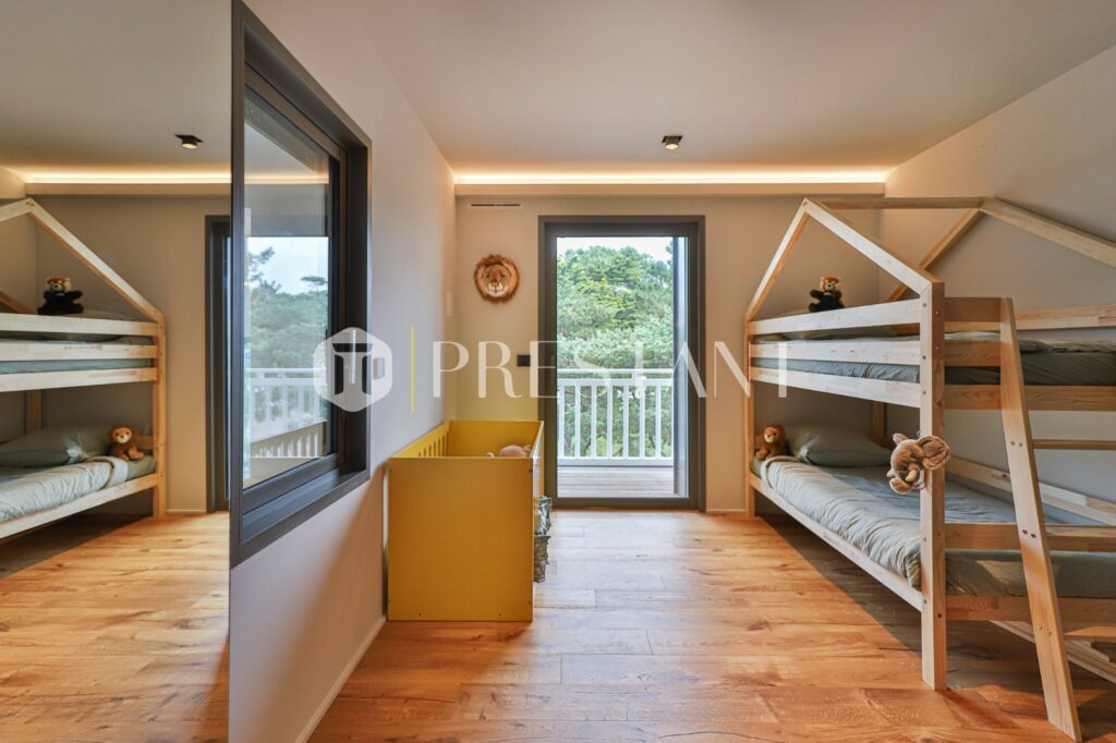 Propriété – 11 pièces – 9 chambres – 18 voyageurs – 490 m²